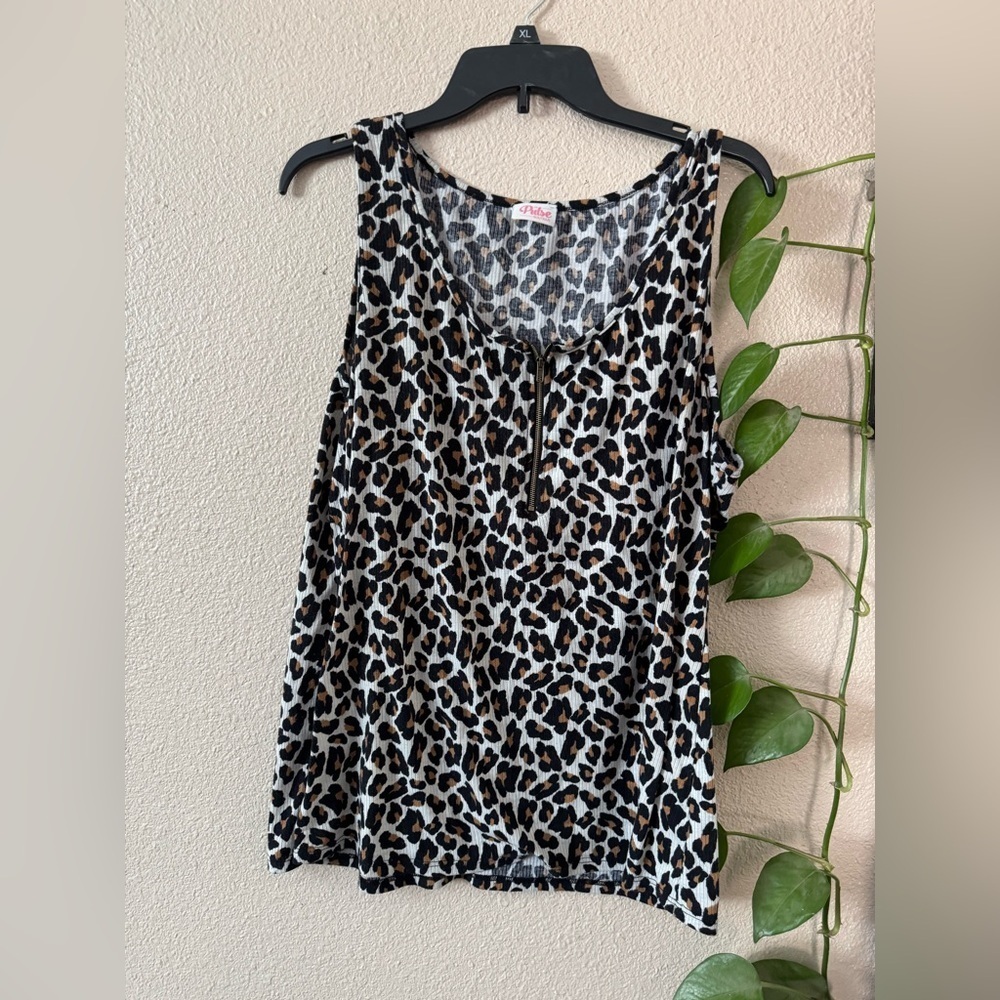 Leopard Print Slim Fit Tank Style Shirt - Scoop Neckline / Quarter Zipper - Picture 2 of 6